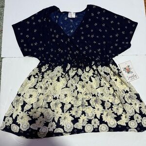 Maternity New Siren Lily Navy and Cream Floral NWT size Large